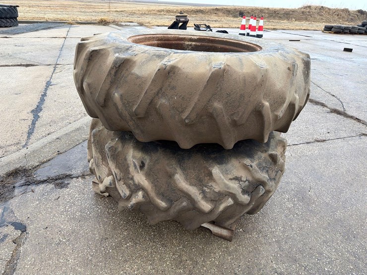 2–18.4-34-tractor-clamp-on-duals-image-2