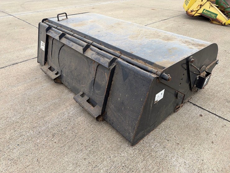 jct-6ft-skidloader-broom-bucket-image-2