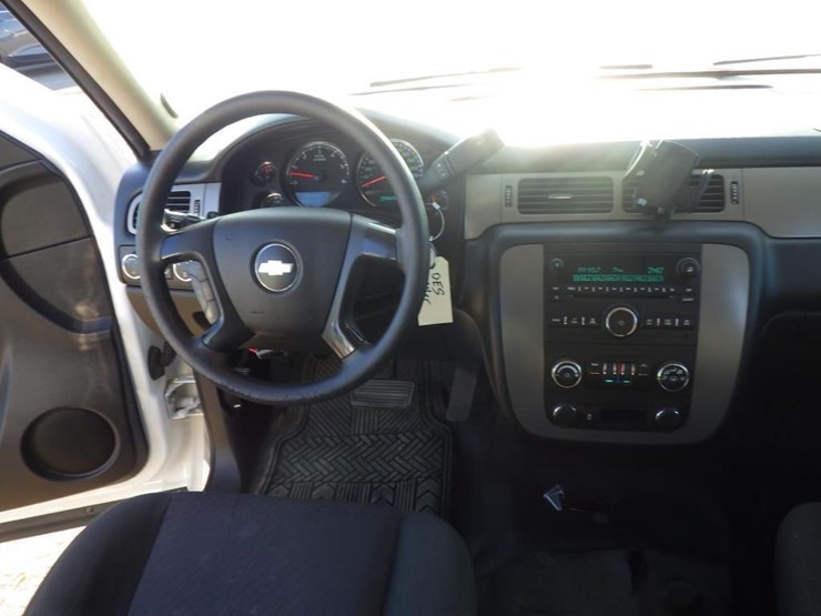 2014-chevrolet-tahoe-image-9