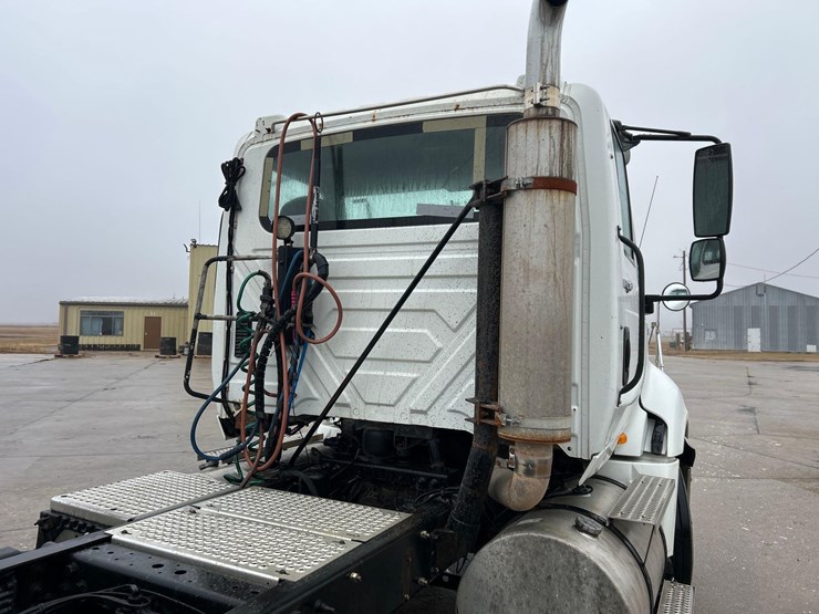 2011-international-prostar-image-16