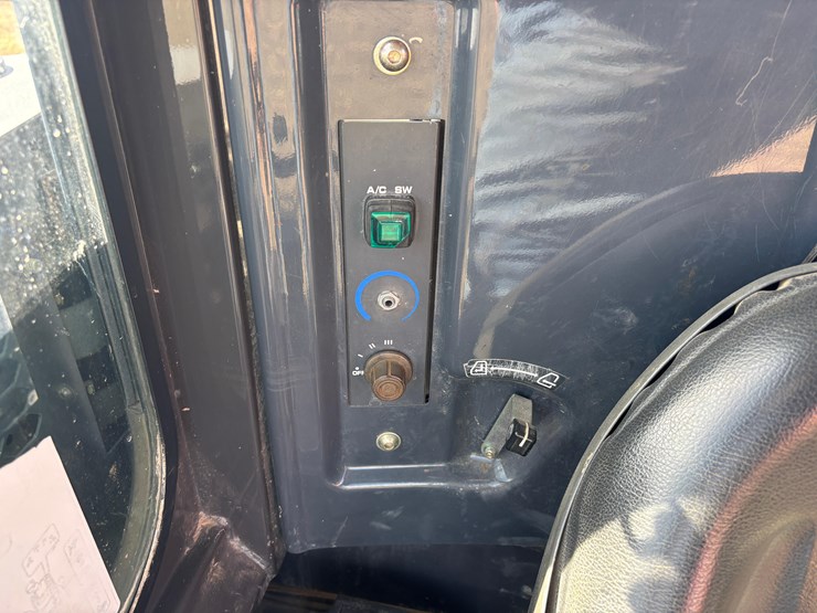 2009-case-cx50b-image-15