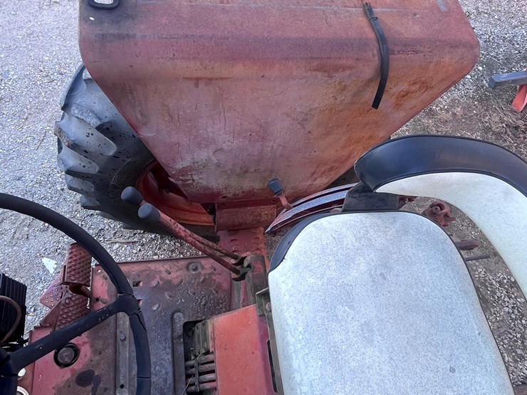 international-f706-image-5