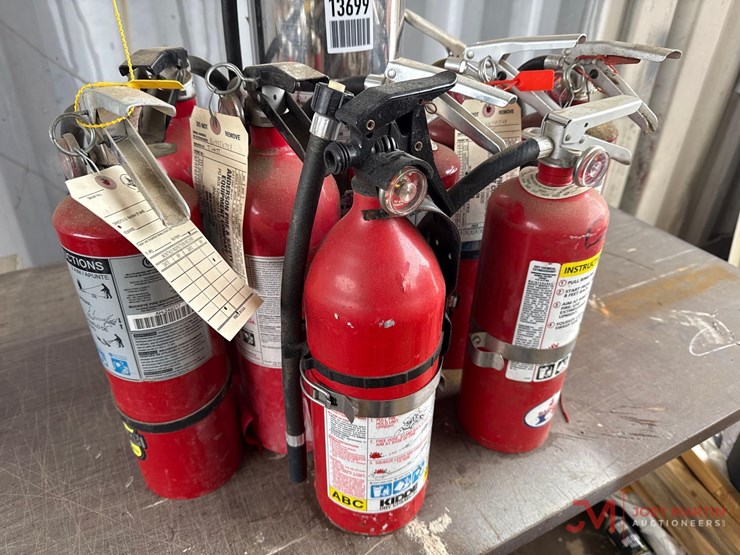 1-lot-of-fire-extinguishers-image-2