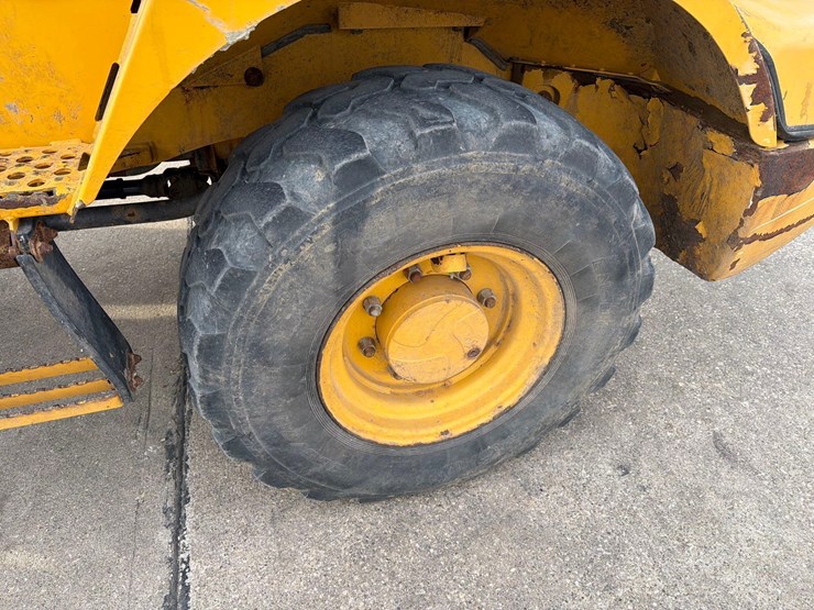 2016-deere-244k-image-8