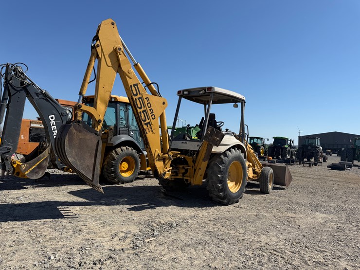 new-holland-555e-image-3