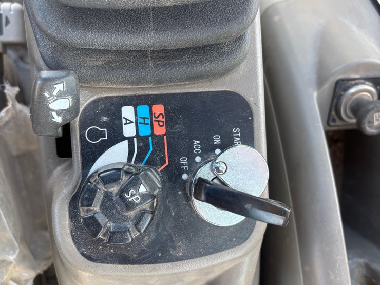 2013-case-cx210c-image-13