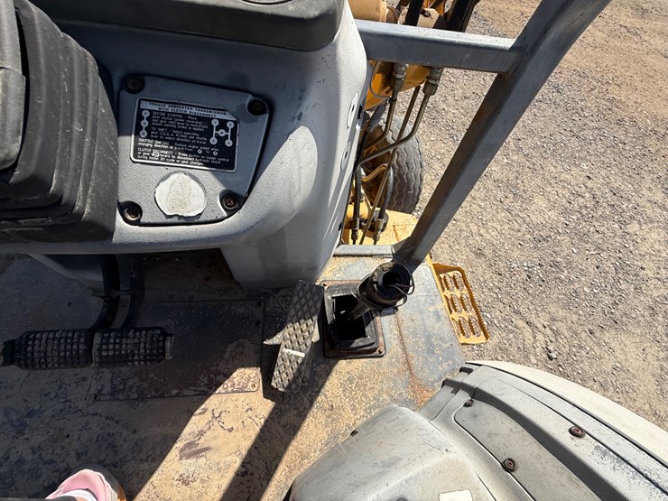 new-holland-555e-image-57