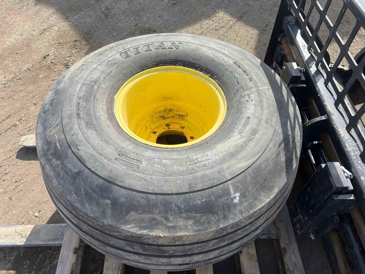 john-deere-568-image-36