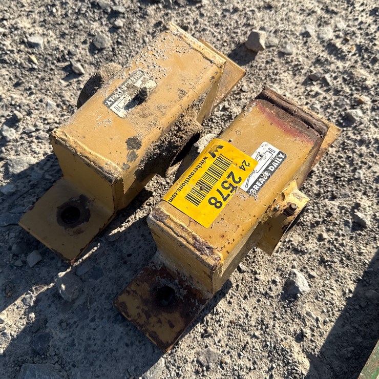 #2578 • Lot of (2) Shaft Carriers Inv# 2578
