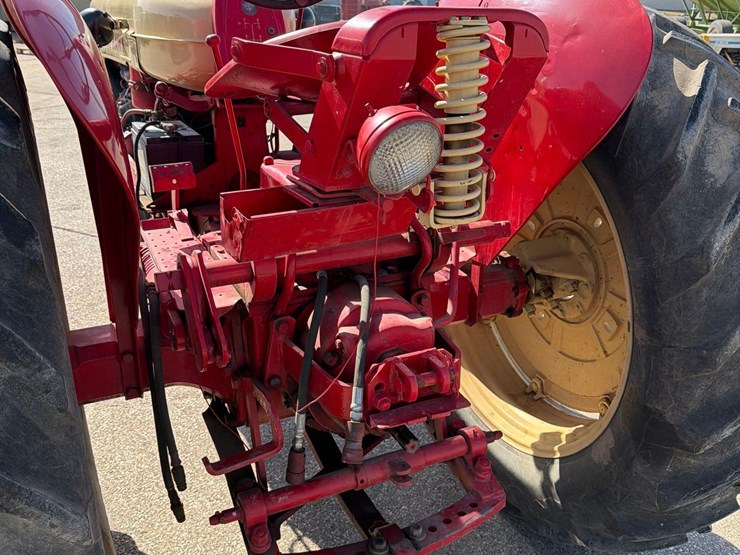 black-hawk-tractor-image-7