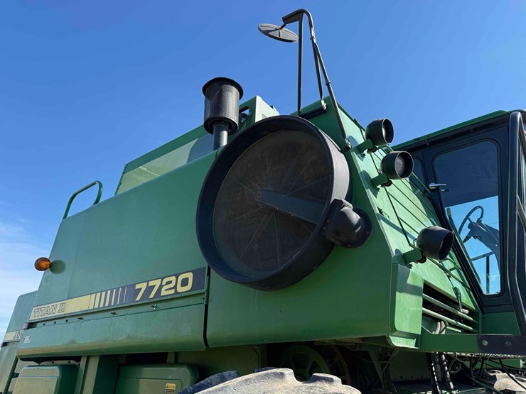 john-deere-7720-titan-image-22