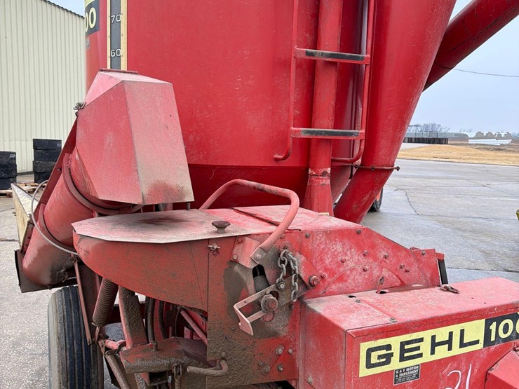 gehl-100-image-13