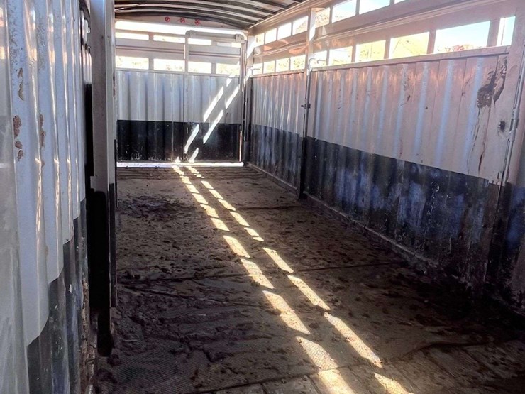 2009-titan-trailer-image-10