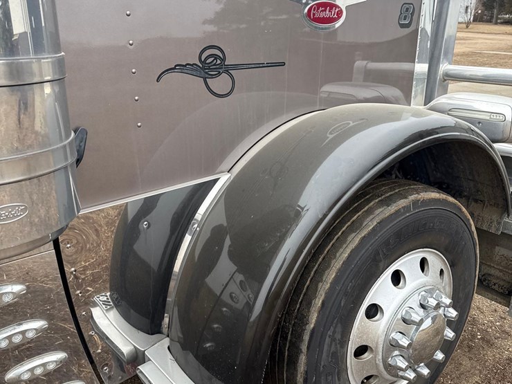 2016-peterbilt-389-image-65