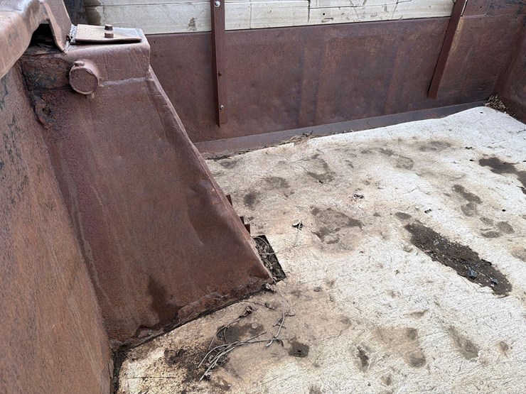 2000-international-8100-image-56