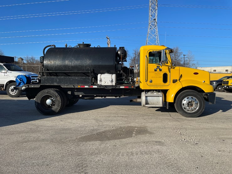 1999-peterbilt-330-image-4