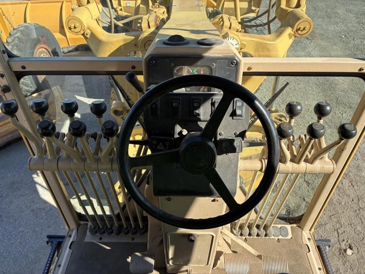 2003-caterpillar-143h-image-12