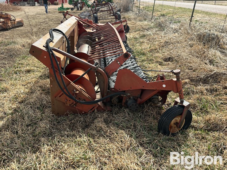 international-810-image-4