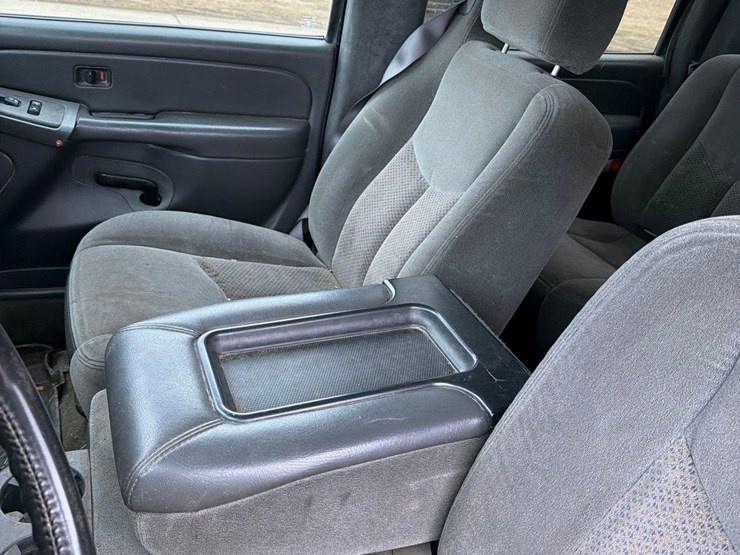 2004-chevrolet-2500-image-31