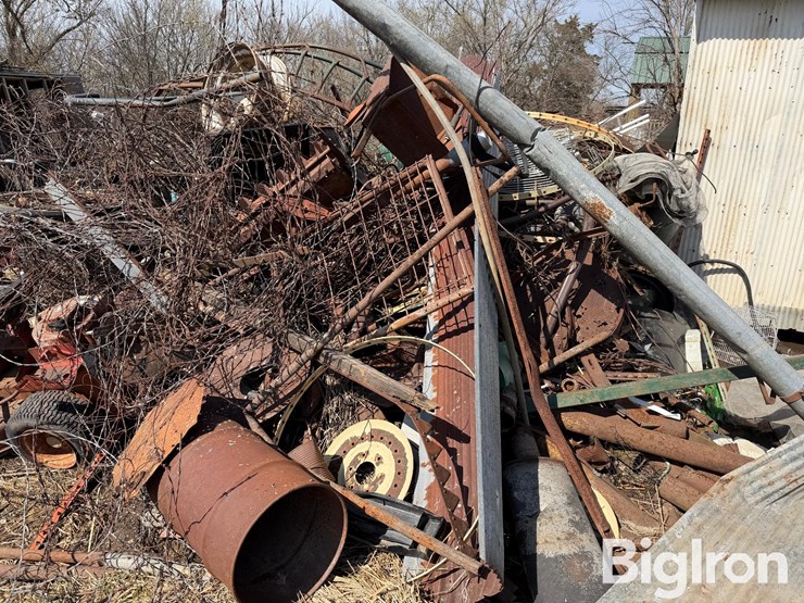 farm-scrap-metal-pile-image-16