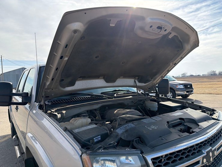 2005-chevrolet-k2500-image-53