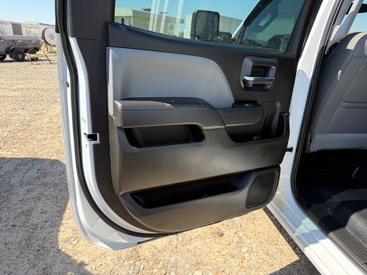 2019-chevrolet-3500hd-image-34