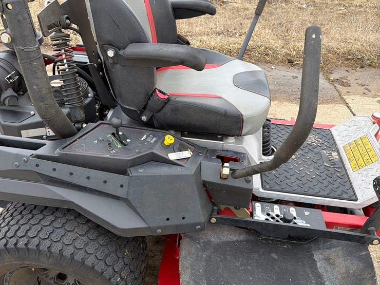 2019-toro-zero-turn-lawnmower-image-16