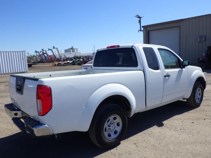 2015-nissan-frontier-image-3