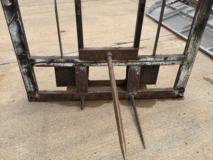 skidloader-quick-tach-bale-spear-image-7