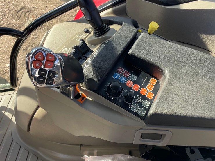 2013-case-ih-l765-image-40