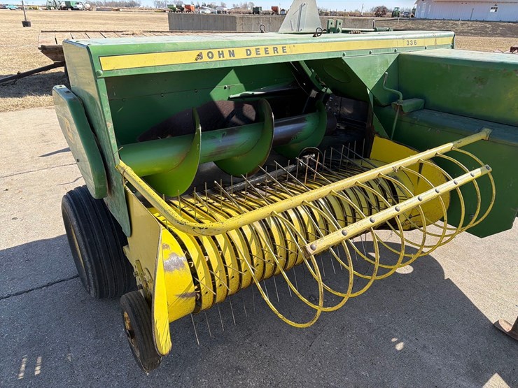 john-deere-336-image-12
