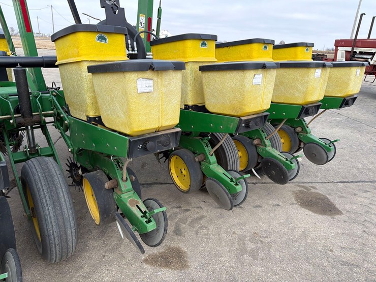 john-deere-7200-image-10