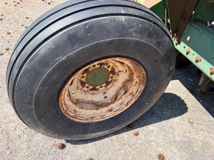 john-deere-520-image-19