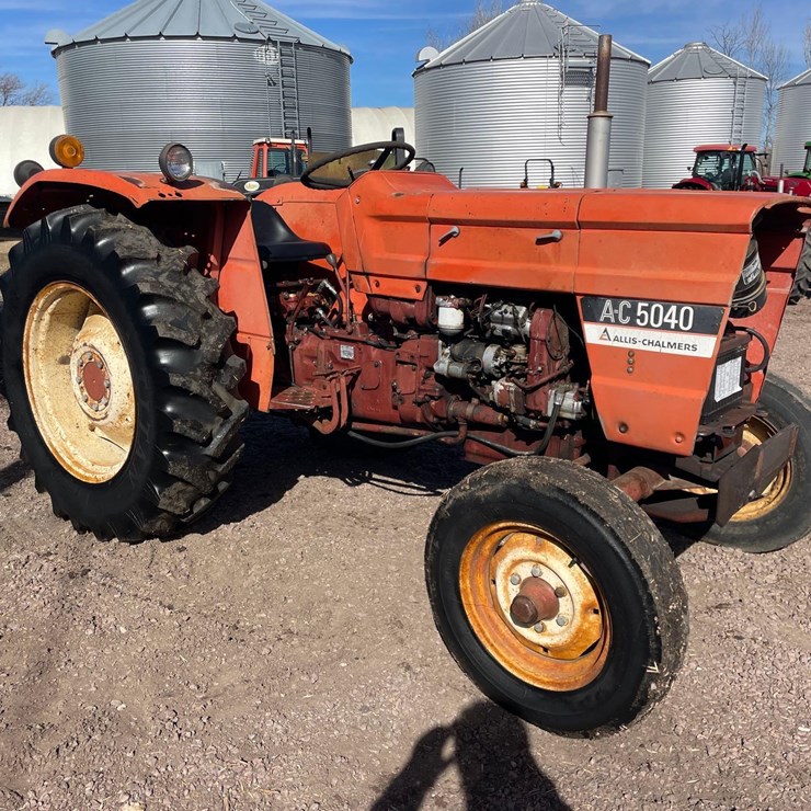 1980 Allis Chalmers 5040 2WD Tractor—1 Owner