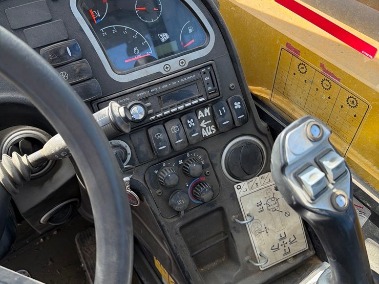 2012-jcb-535-95-image-44
