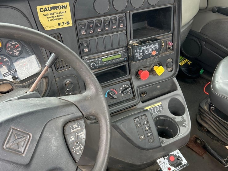 2011-international-prostar-image-38