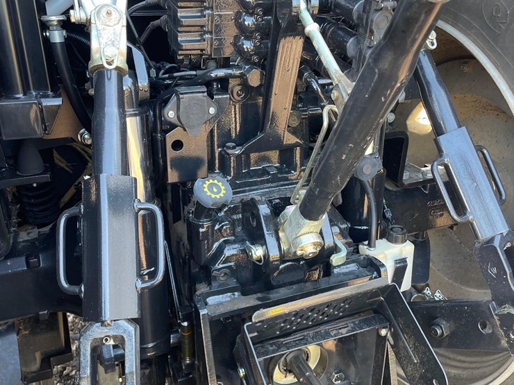 2013-case-ih-l765-image-21