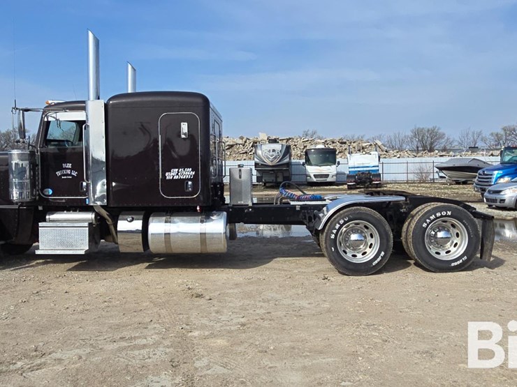 2022-peterbilt-389-image-8