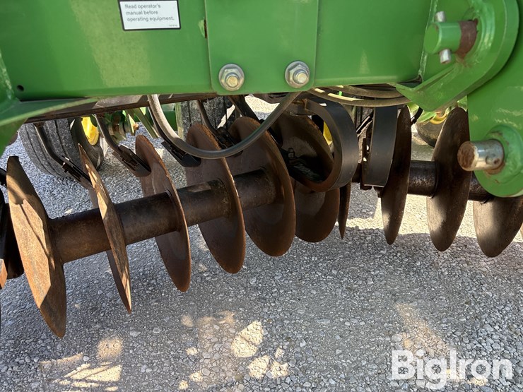 2012-john-deere-2623-image-19