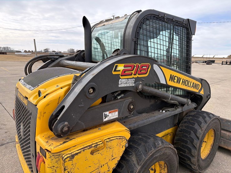 2011-new-holland-l218-image-6