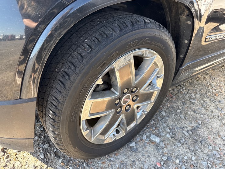 2011-gmc-acadia-image-14