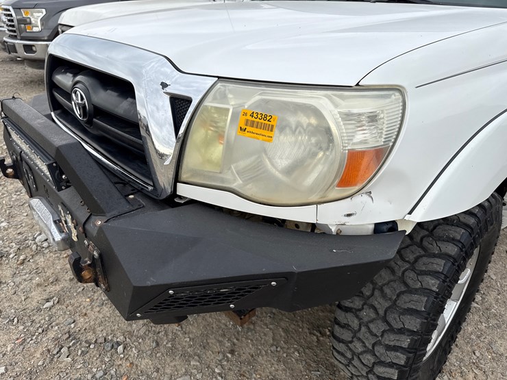 2006-toyota-tacoma-image-26