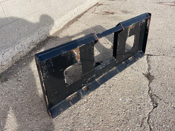 skidloader-quick-tach-receiver-hitch-plate-image-2