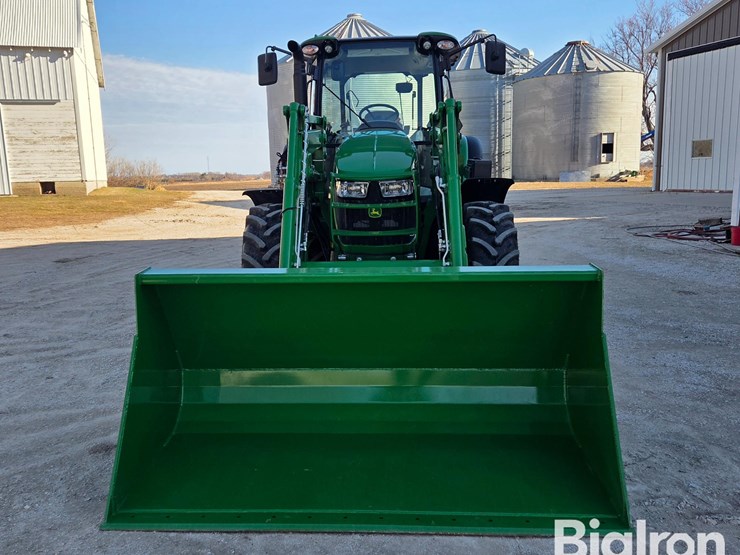 2024-john-deere-5095m-image-2