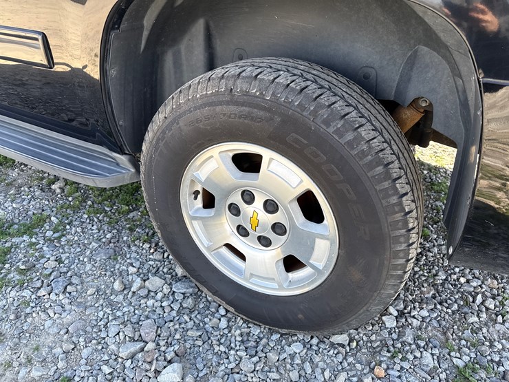 2010-chevrolet-tahoe-image-14