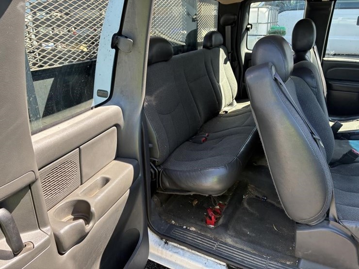 2003-chevrolet-silverado-3500-image-10