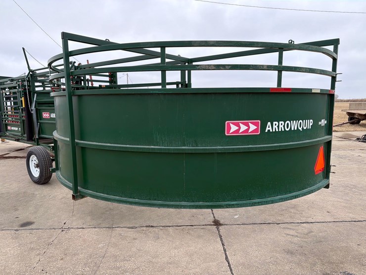 arrowquip-q-catch-86-series-chute-w/-sweep-tub-image-4