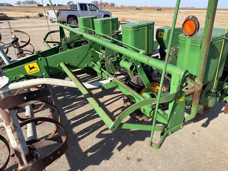 john-deere-1240-image-13