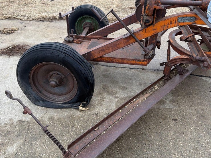 northfield-iron-company-#33-14ft-pull-type-road-grader-image-14