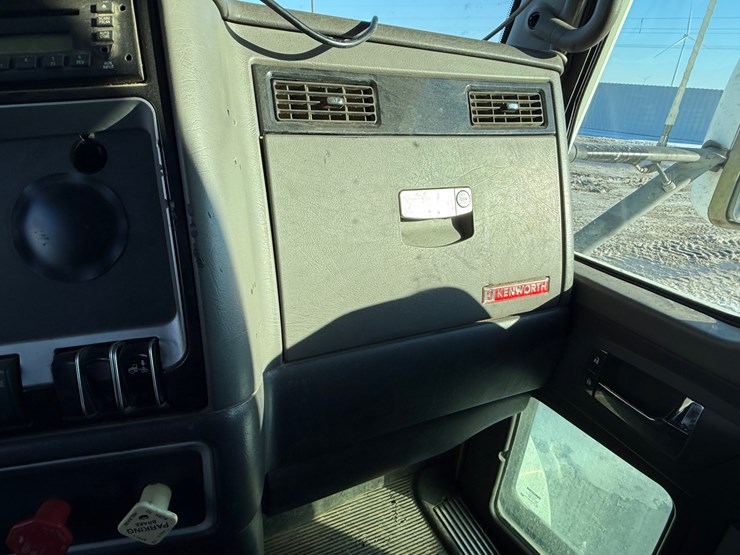 2010-kenworth-t800-image-31